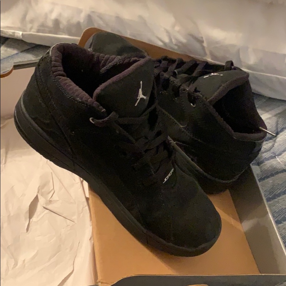 Jordan’s black size 3 in box
